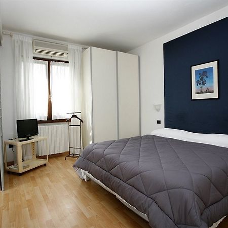 Residence Alba Colombare Di Sirmione Eksteriør billede