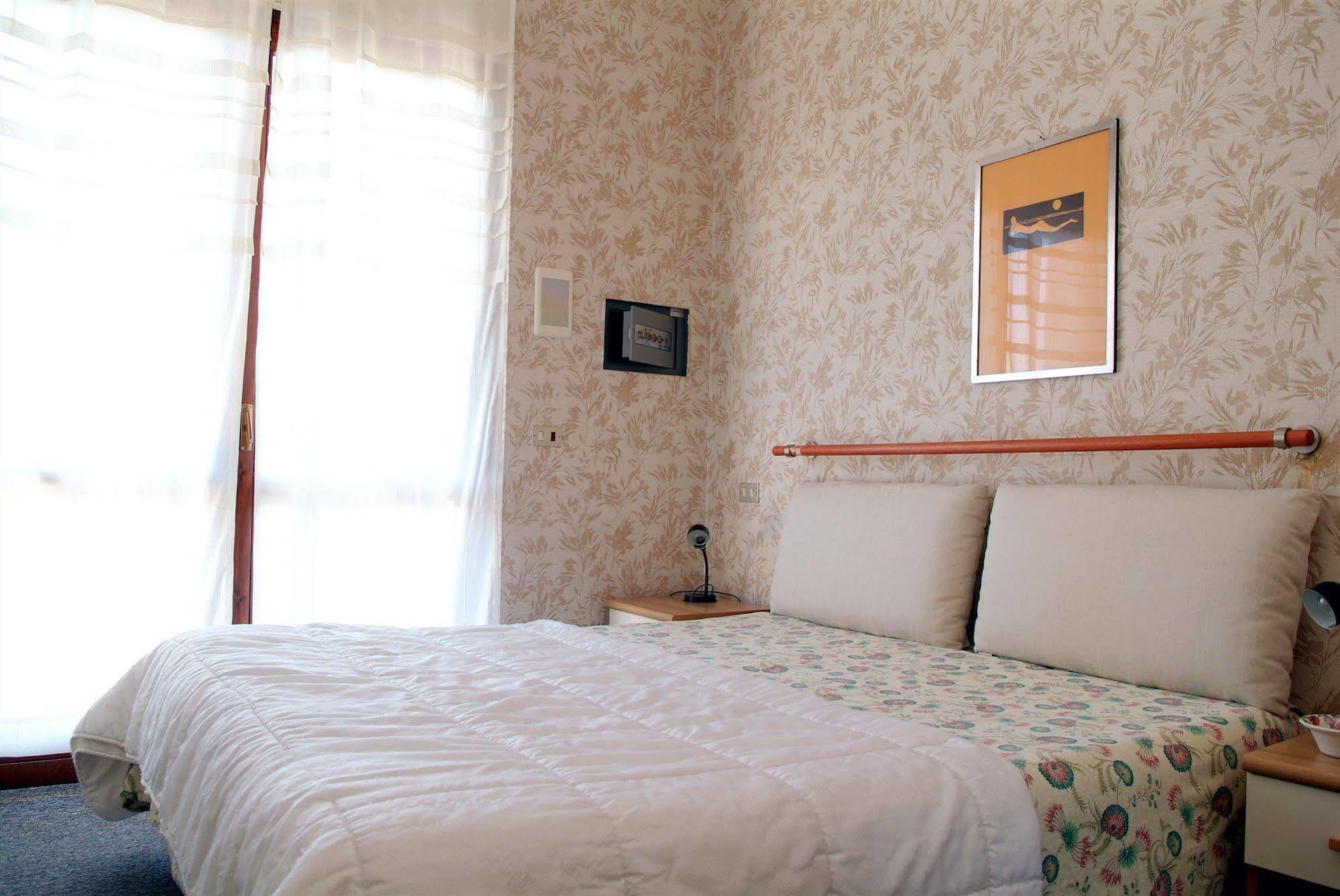 Residence Alba Colombare Di Sirmione Eksteriør billede