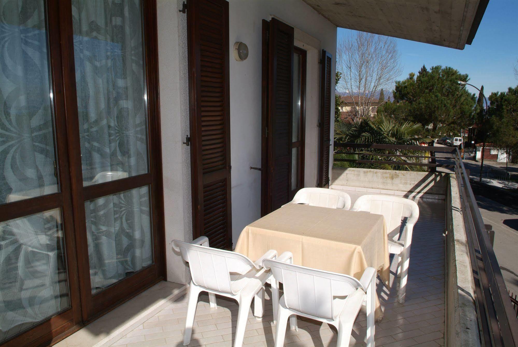 Residence Alba Colombare Di Sirmione Eksteriør billede